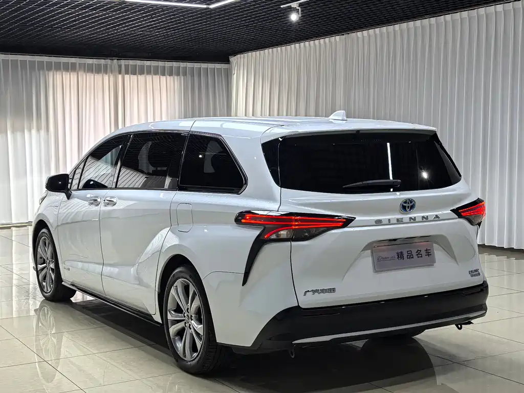 Toyota Sienna 2023 2.5L Luxury