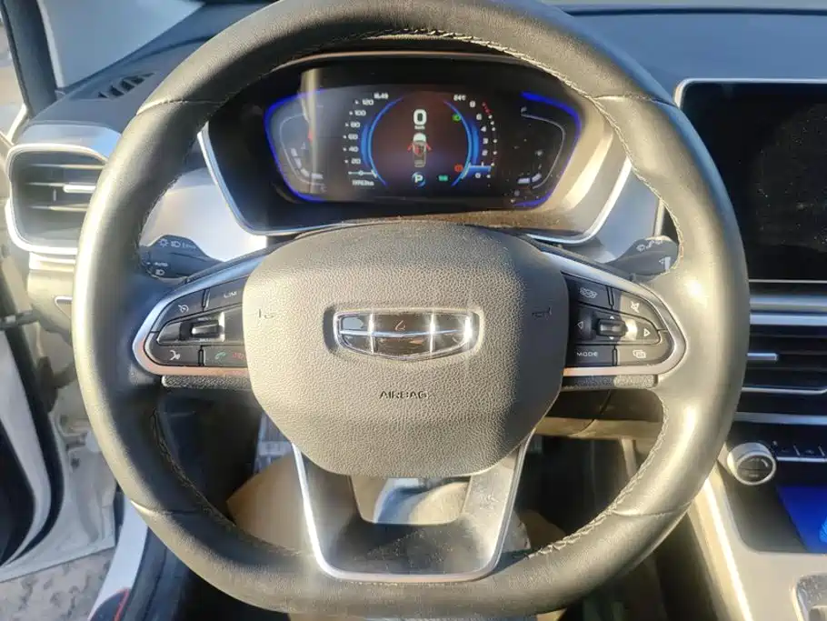 Geely Binyue — миниатюра 15