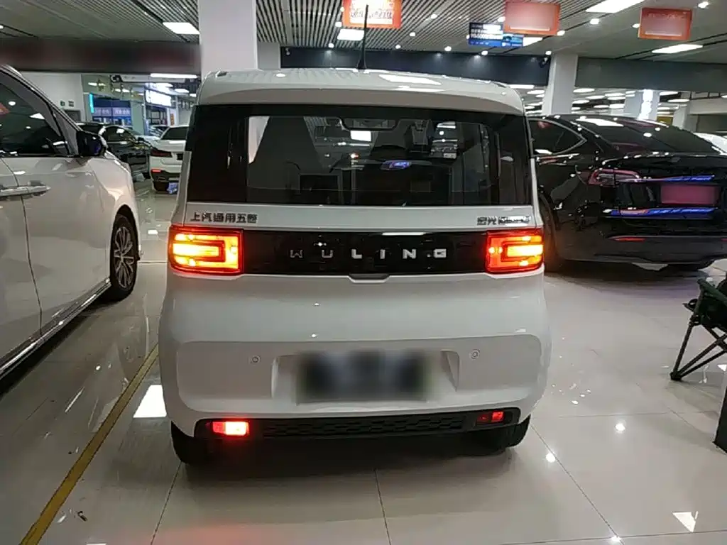 Wuling MINIEV — миниатюра 6