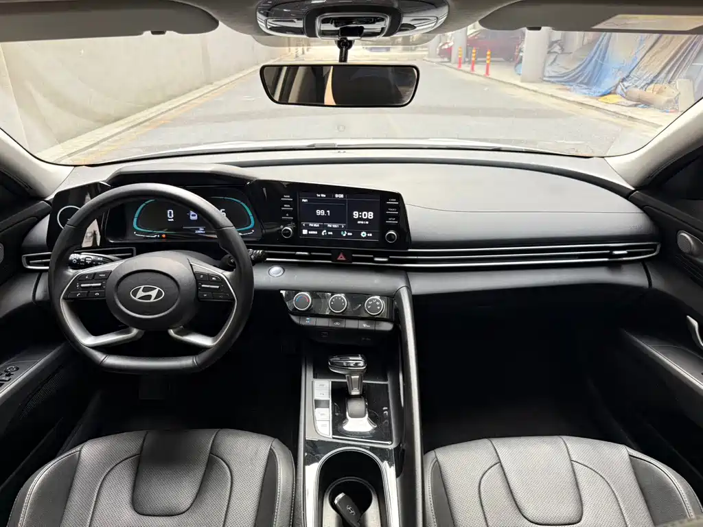 Hyundai Elantra — миниатюра 8