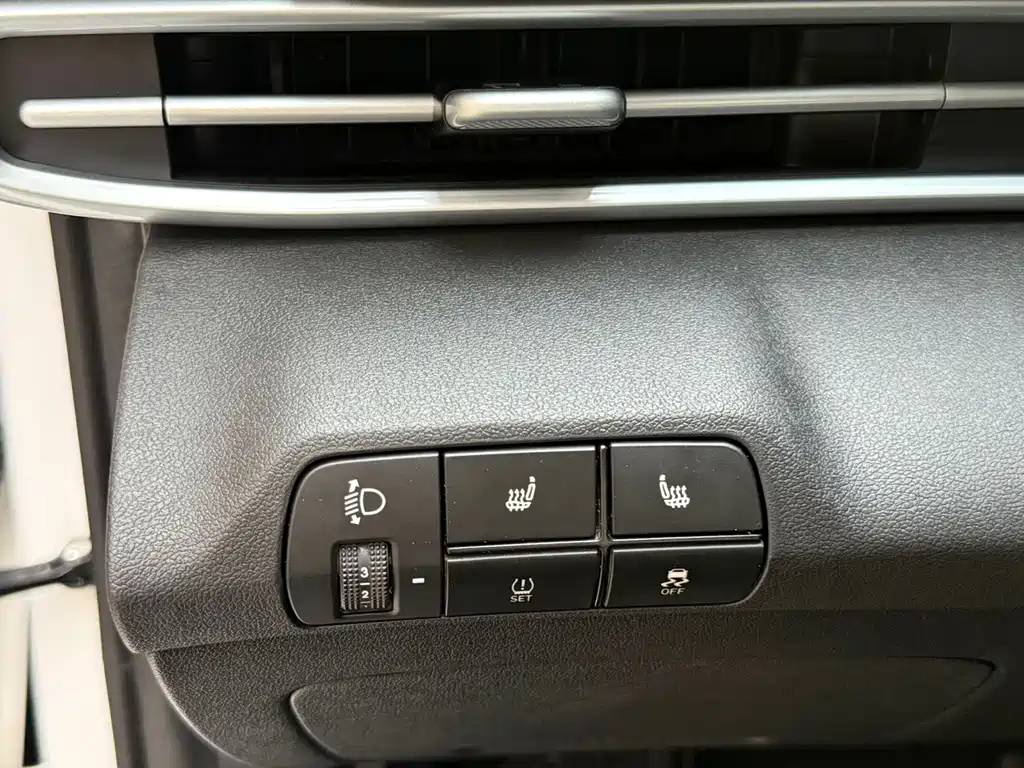 Hyundai Elantra — миниатюра 16