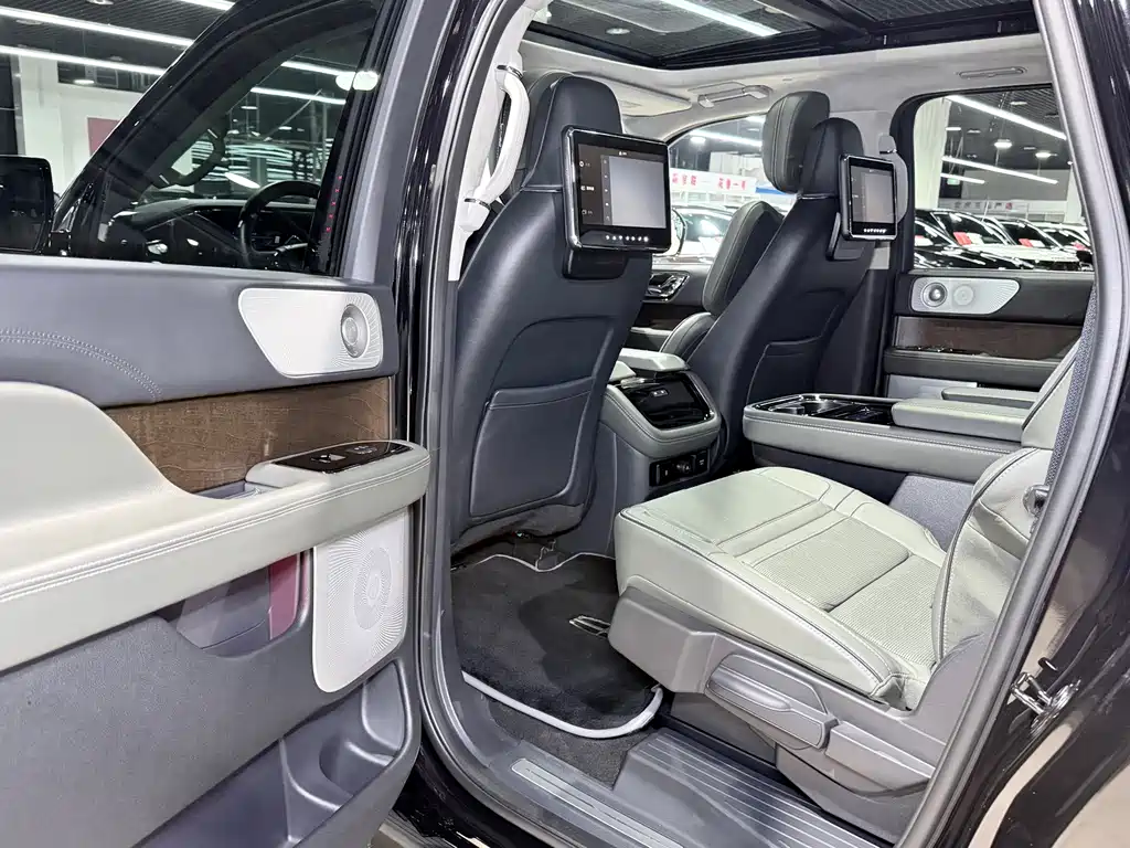 Lincoln Navigator — миниатюра 10