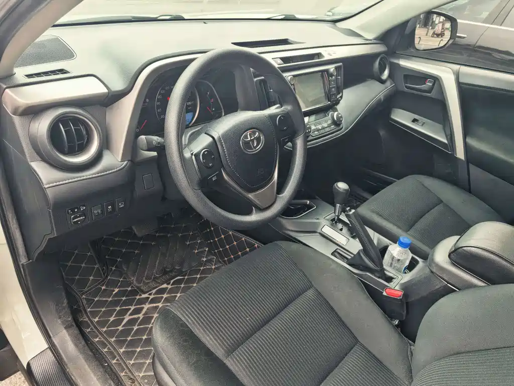 Toyota RAV4 — миниатюра 5