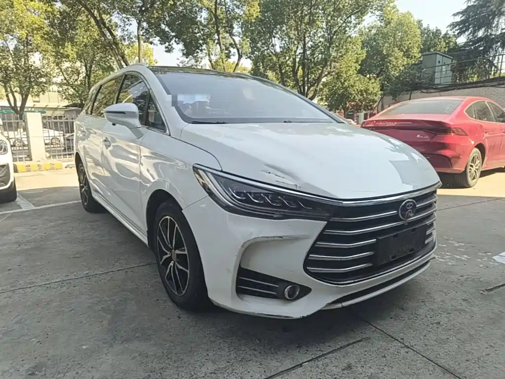 BYD MAX — миниатюра 4