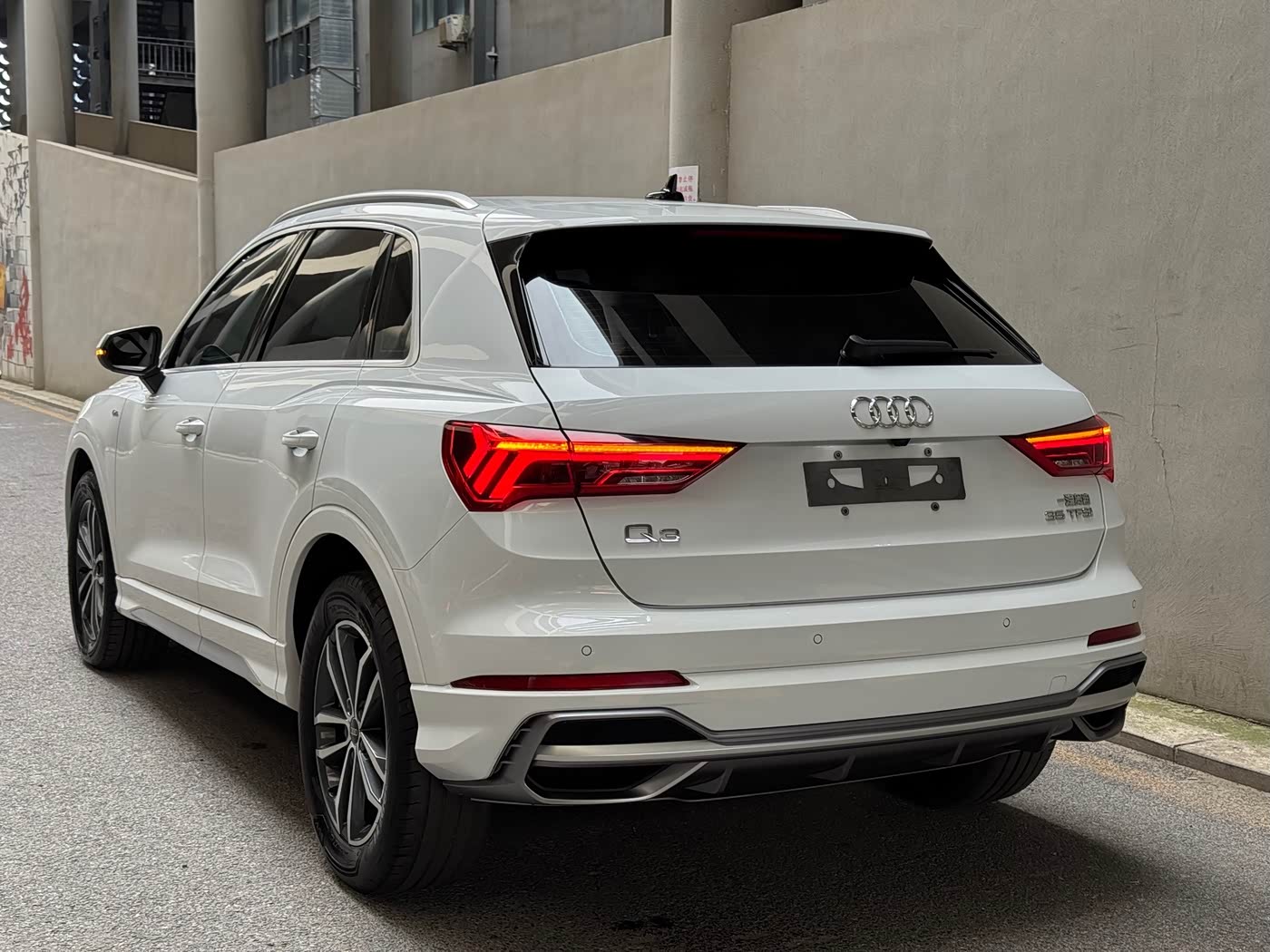 Audi Q3 1.4 л 2022 г. Белый, пробег 38900 км