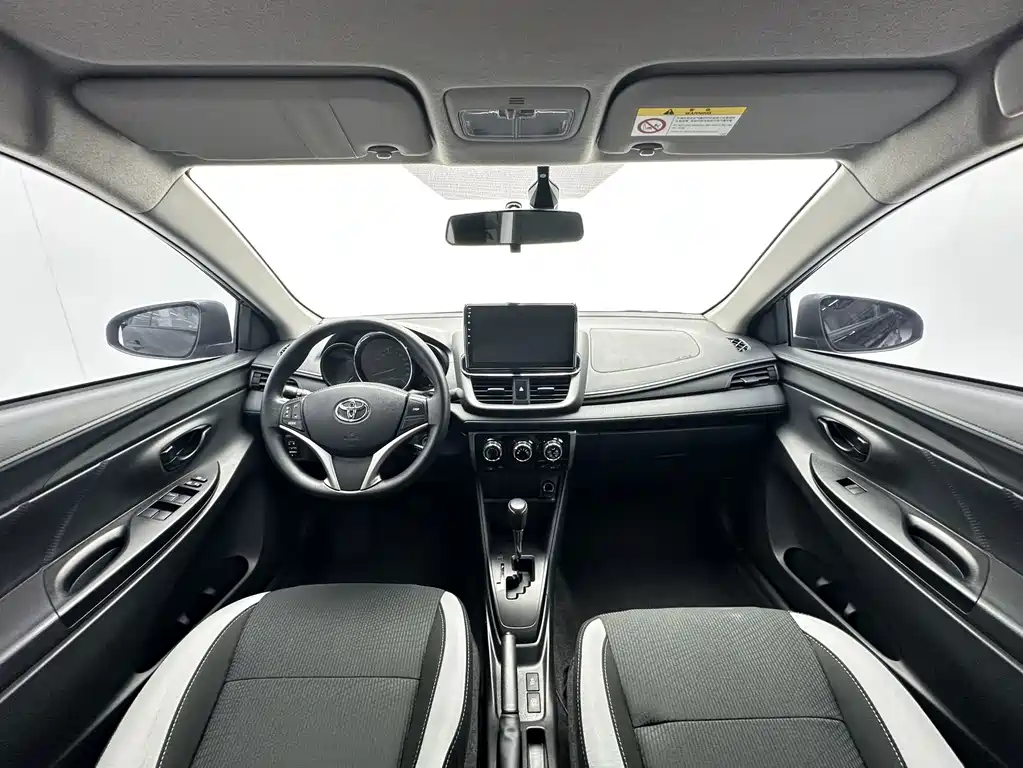 Toyota Yaris L — миниатюра 6