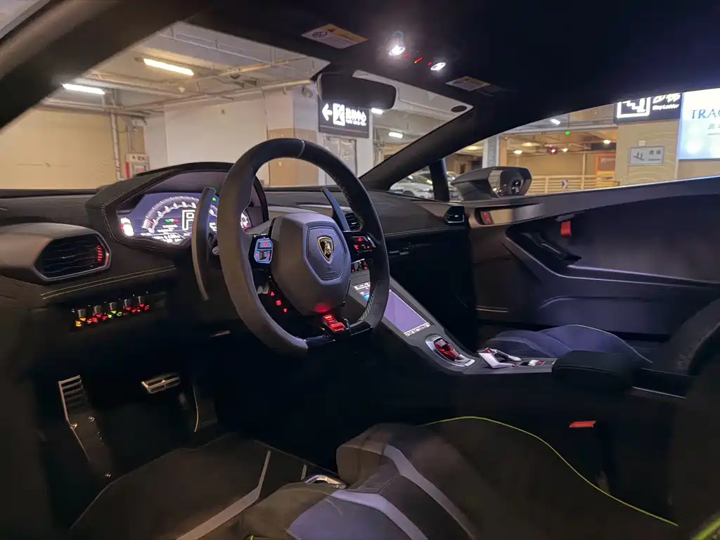 LAMBORGHINI HURACÁN