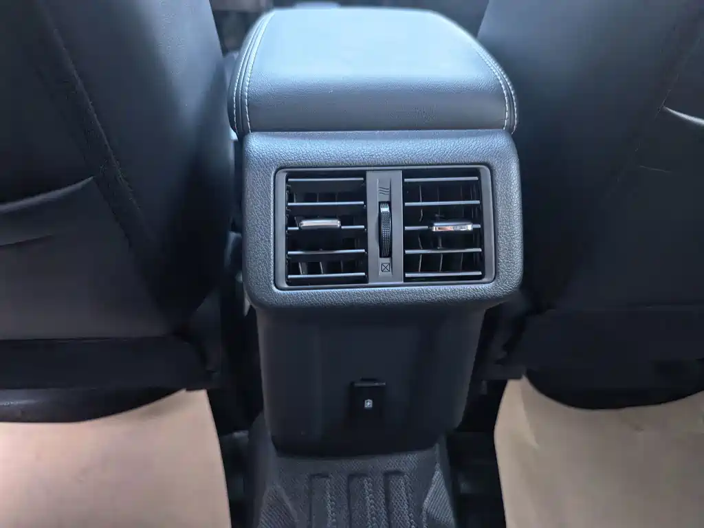 Mitsubishi Outlander — миниатюра 12