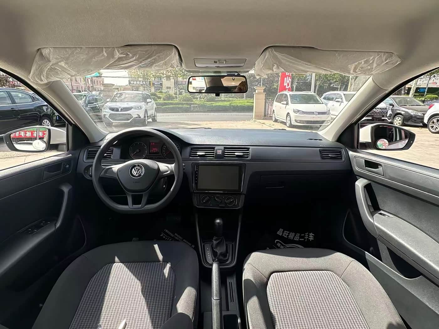 Volkswagen Santana 1.5 л 2021 г. Белый, пробег 40000 км