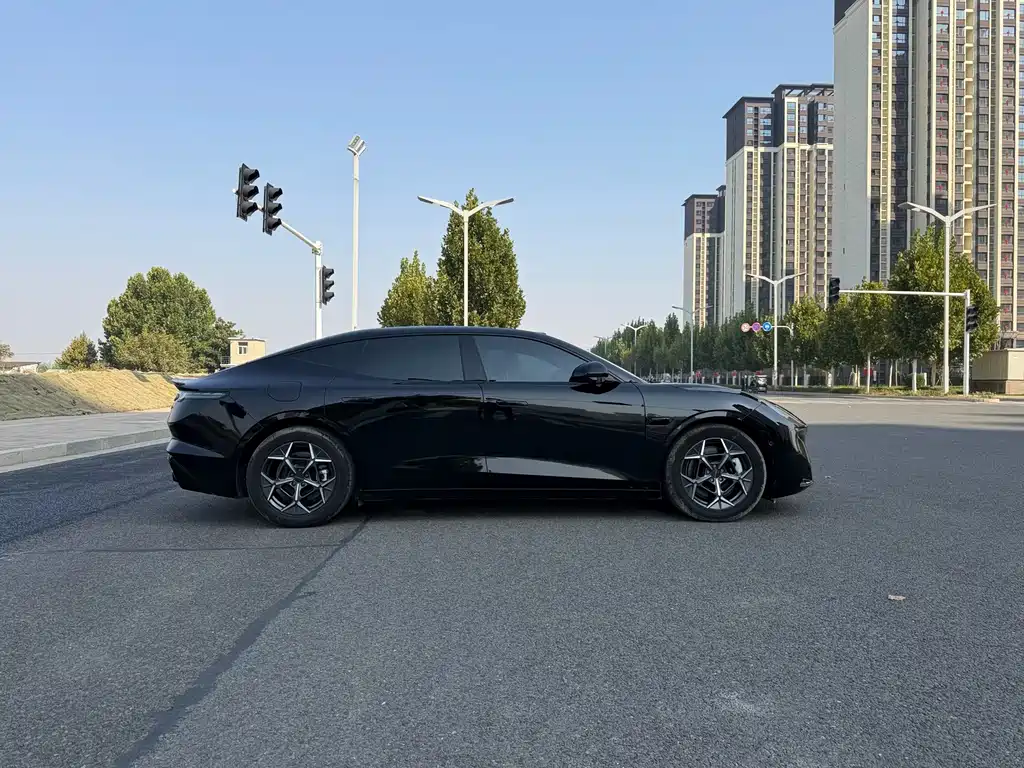 Lynk & Co 10 — миниатюра 5