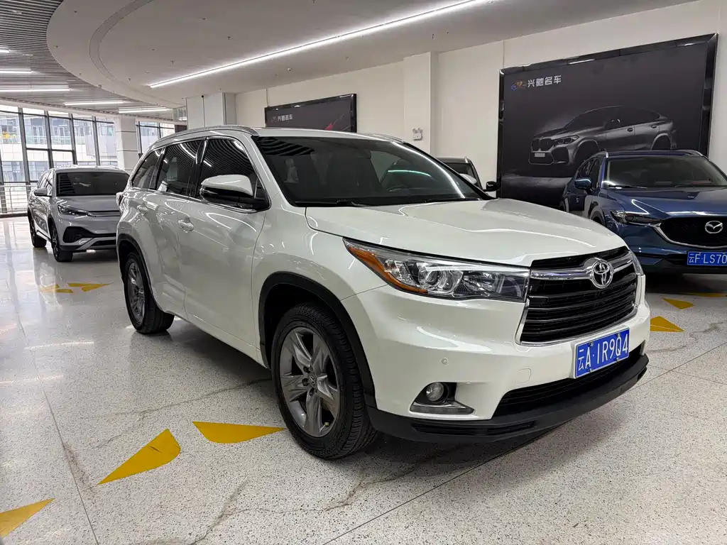 TOYOTA HIGHLANDER