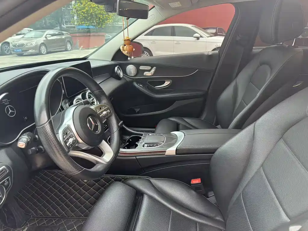Mercedes-Benz C-Class — миниатюра 11
