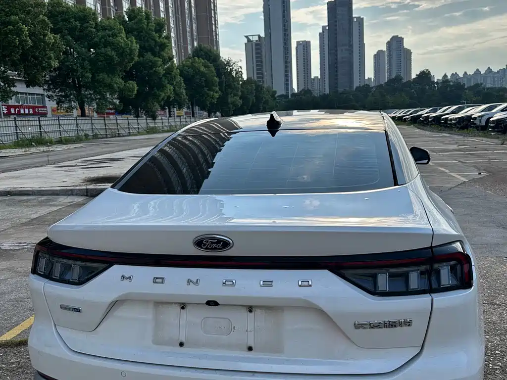 Ford Mondeo — миниатюра 8