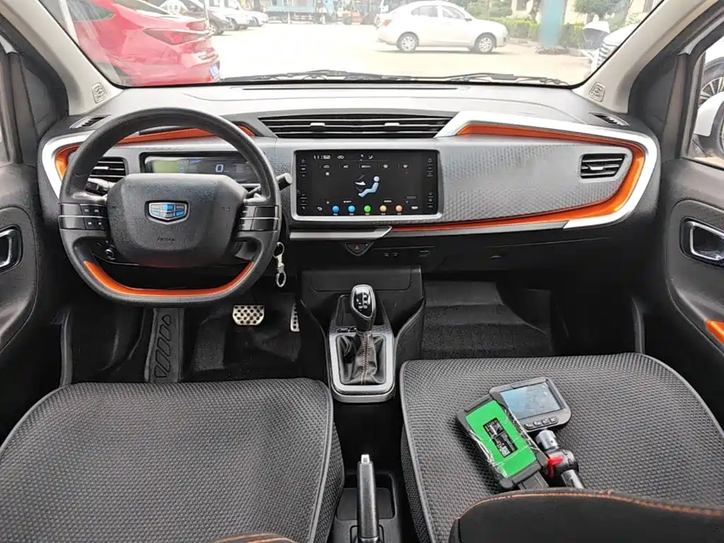 Geely Vision X1 — миниатюра 10