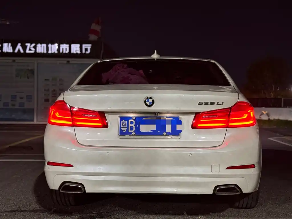 BMW 5 Series — миниатюра 14
