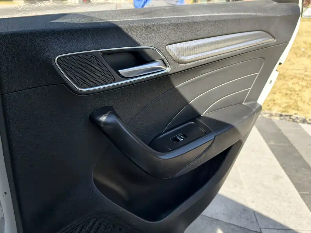 Roewe i6 Classic — миниатюра 17
