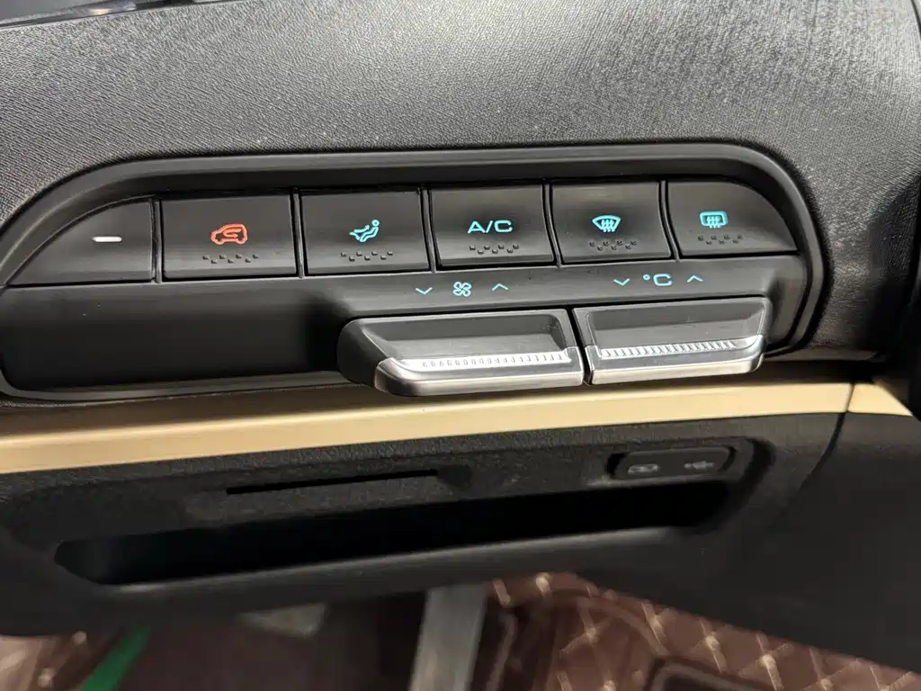 Baojun KiWi EV — миниатюра 13