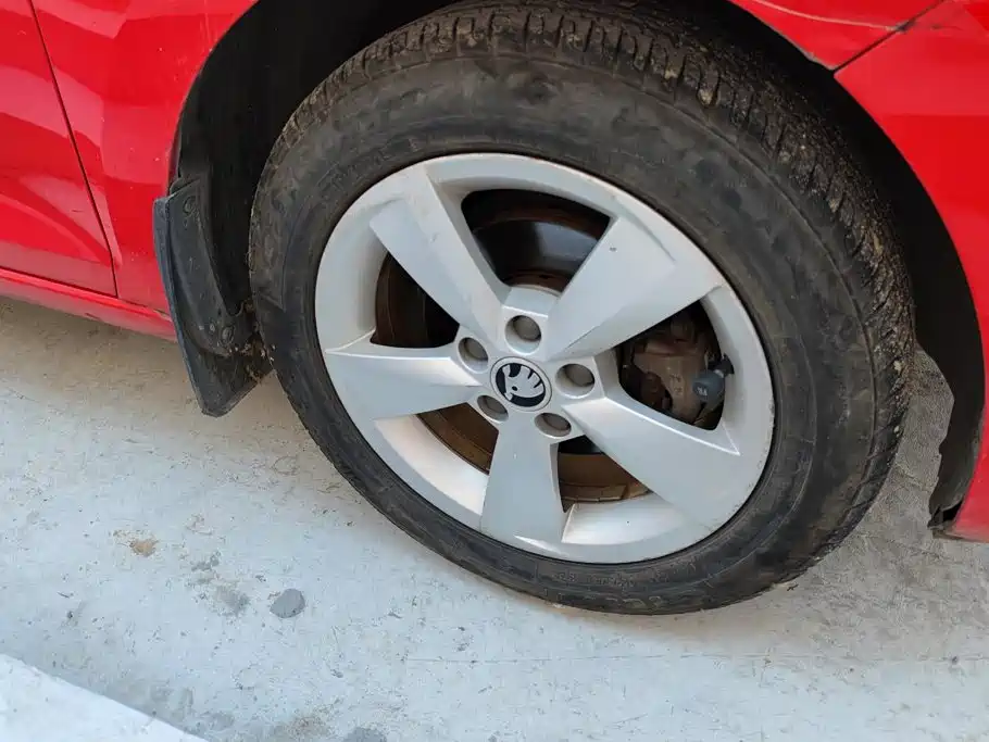 Skoda Rapid Spaceback — миниатюра 6