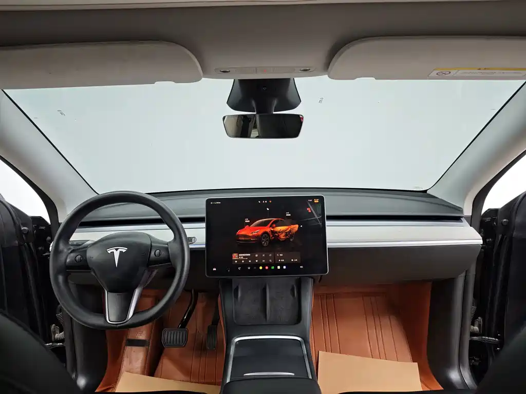 Tesla Model Y — миниатюра 16
