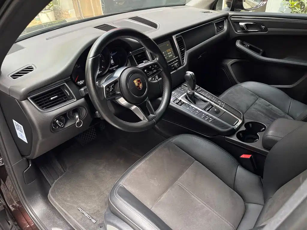 Porsche Macan — миниатюра 7