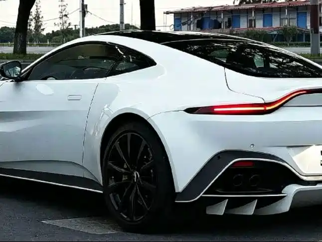 Aston Martin V8 Vantage — миниатюра 2