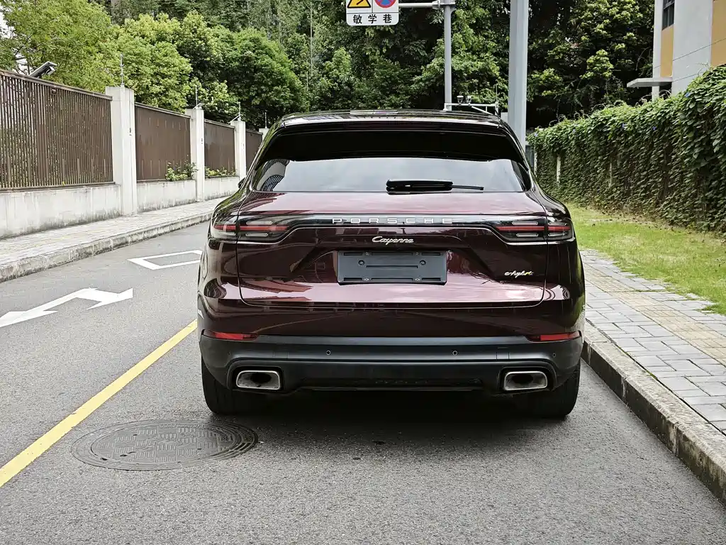 Porsche Cayenne Hybrid — миниатюра 6
