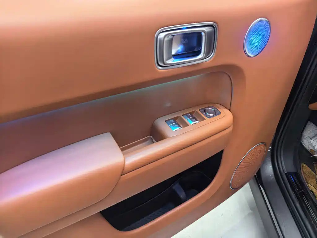 Li Auto Li L8 — миниатюра 3