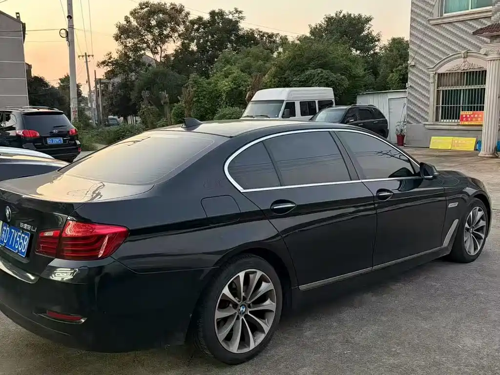 BMW 5 Series — миниатюра 6