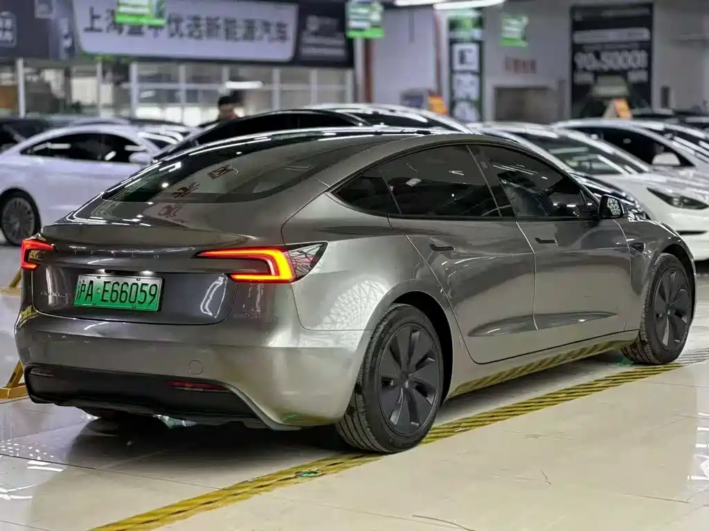 TESLA MODEL 3