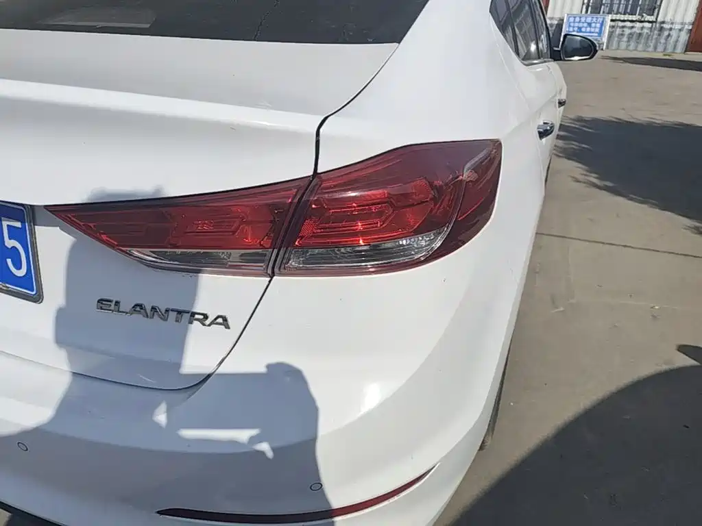 Hyundai Elantra — миниатюра 8