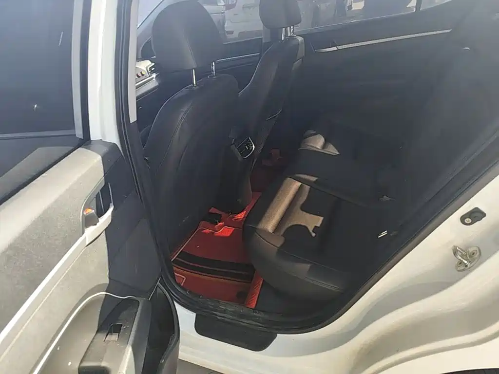 Hyundai Elantra — миниатюра 17