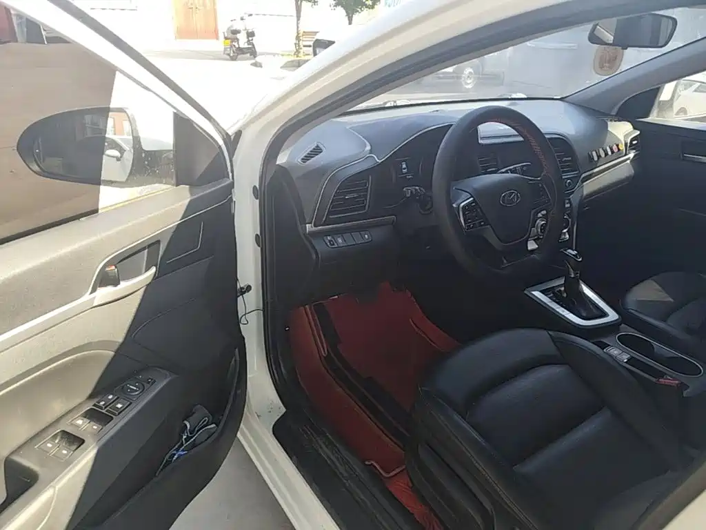 Hyundai Elantra — миниатюра 16