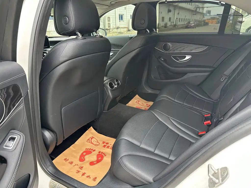 Mercedes-Benz C-Class — миниатюра 6