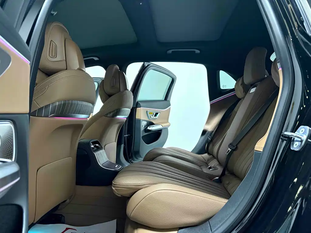 Mercedes-Benz E-Class — миниатюра 13