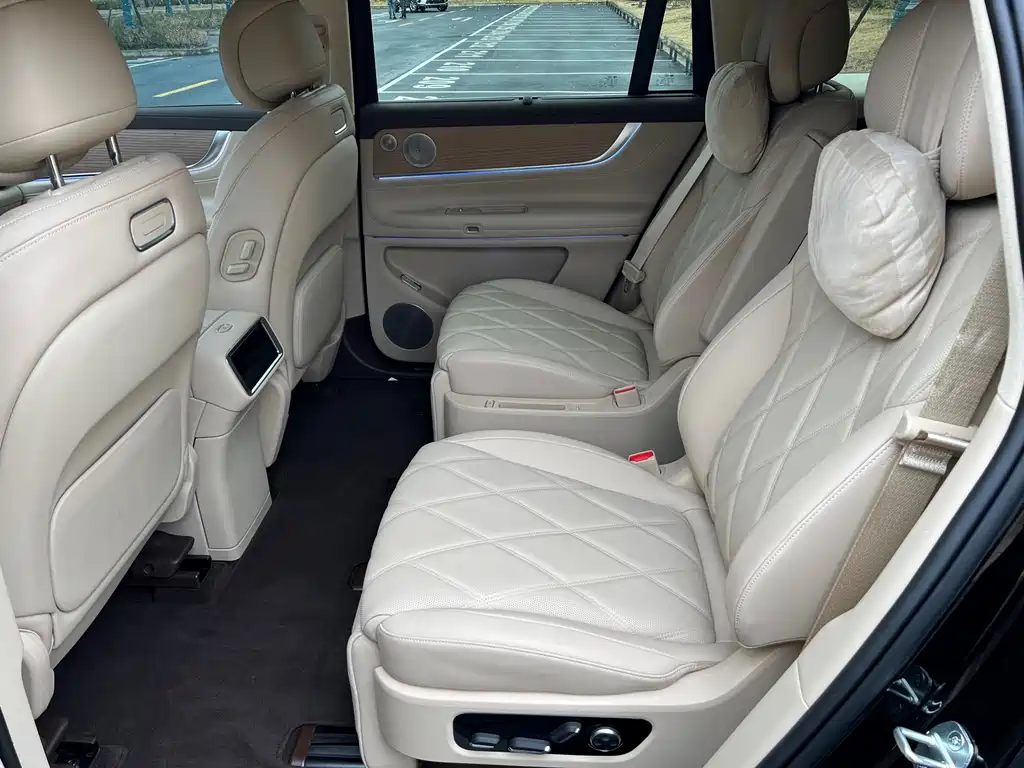 AITO ASK THE WORLD M9