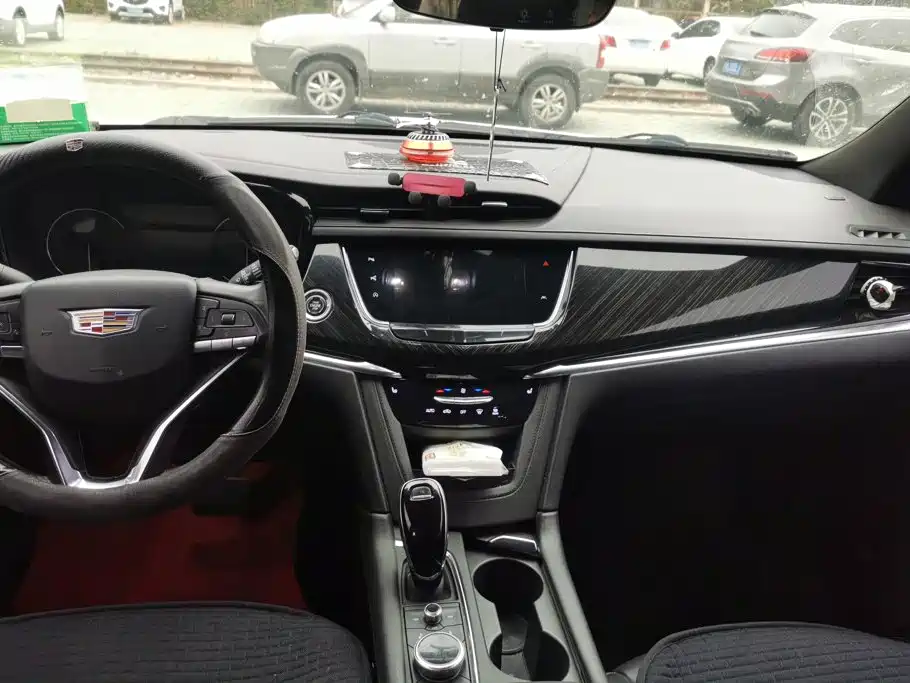 Cadillac XT6 — миниатюра 13