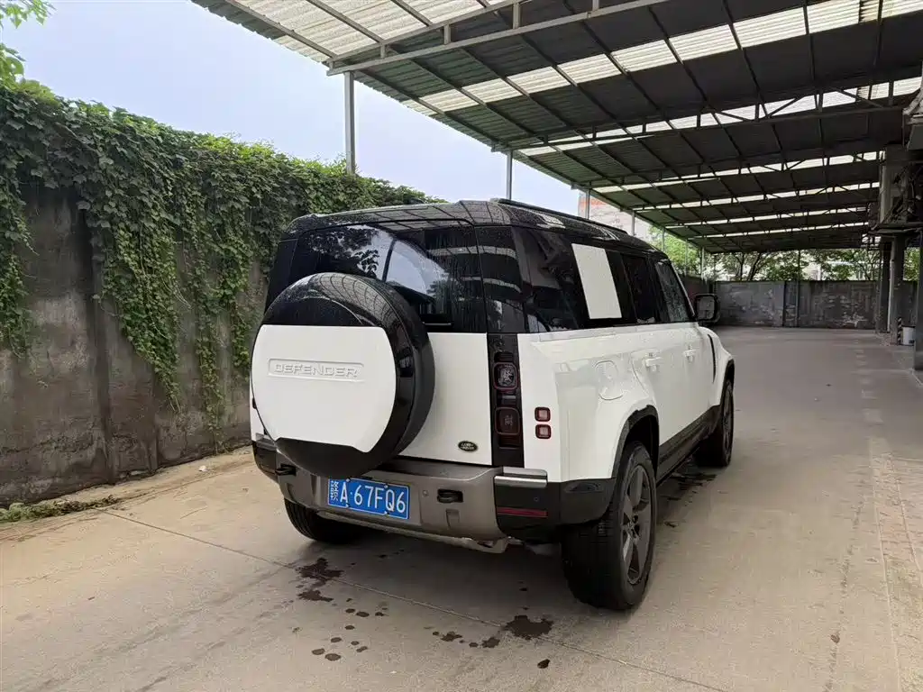Land Rover Land Rover Defender 2025 110 3.0T P400 X-Dynamic HSE