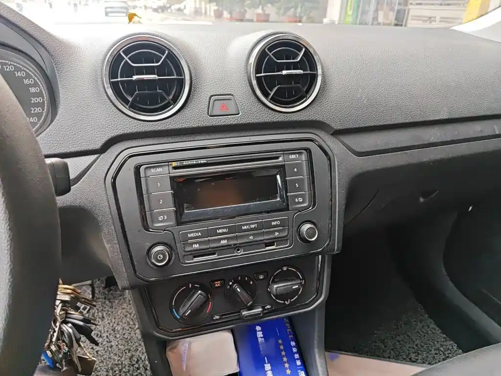 Volkswagen Jetta — миниатюра 6