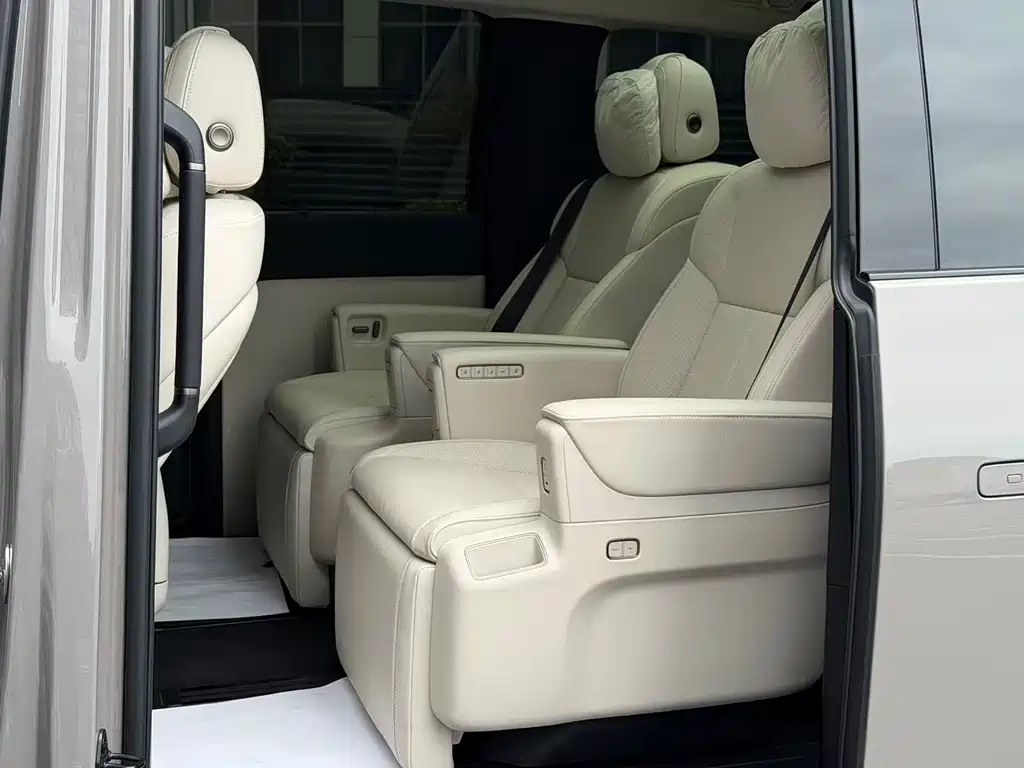 Li Auto MEGA 2025 Home