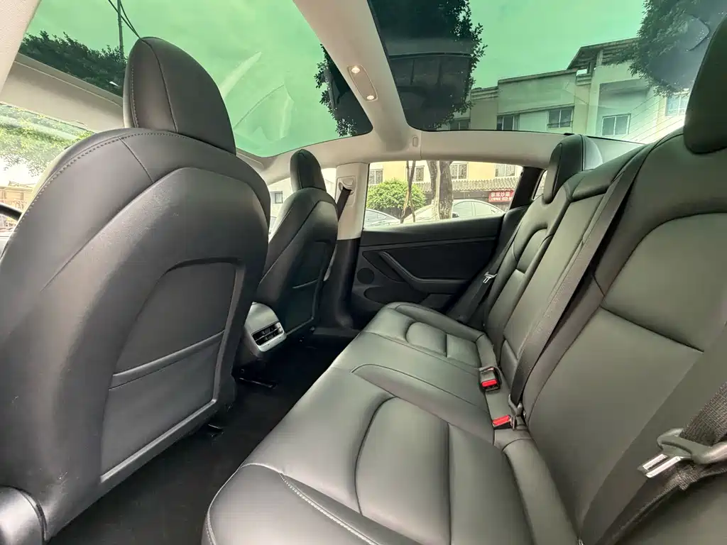Tesla Model 3 — миниатюра 12
