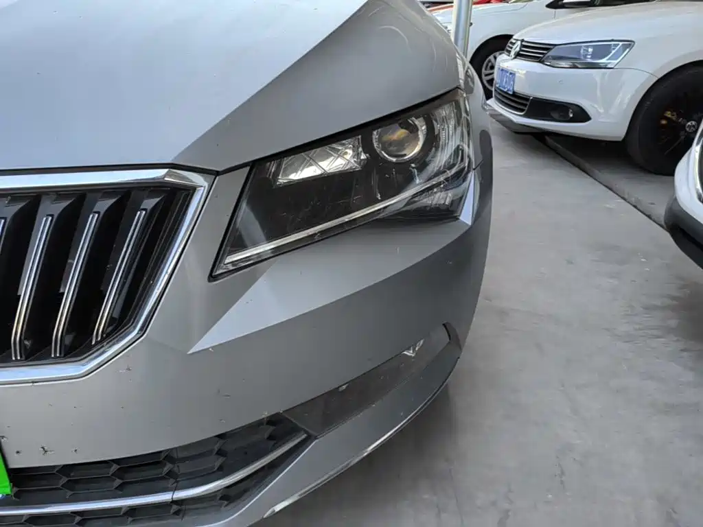 Skoda Superb — миниатюра 24