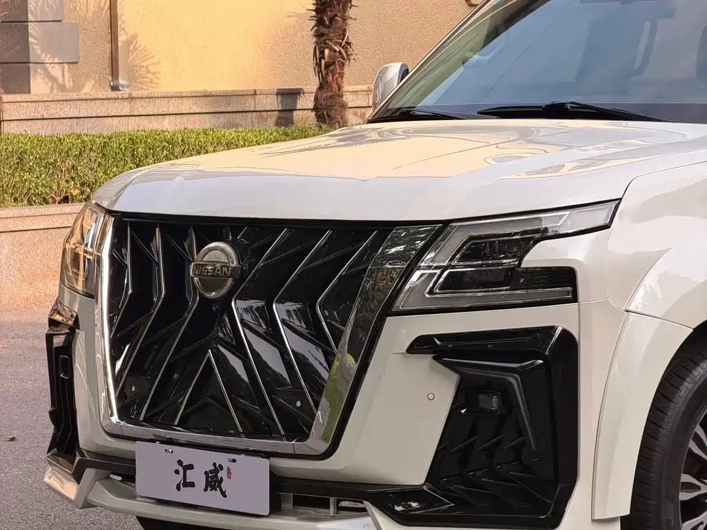 Nissan Patrol — миниатюра 5