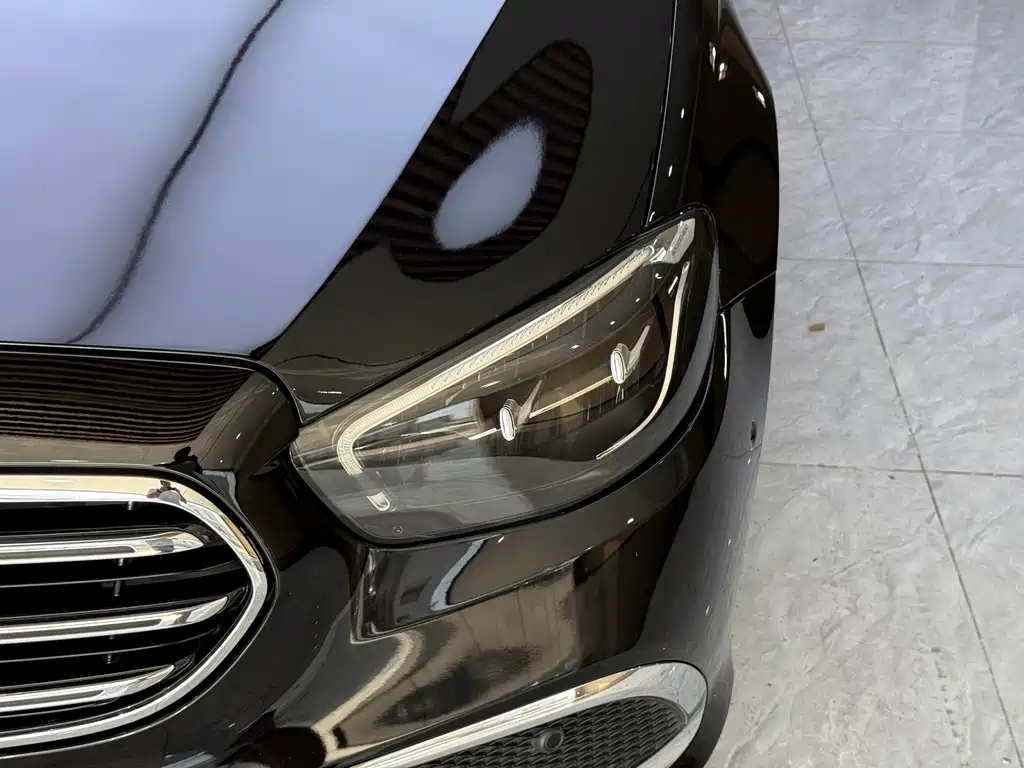 Mercedes-Benz E-Class — миниатюра 12