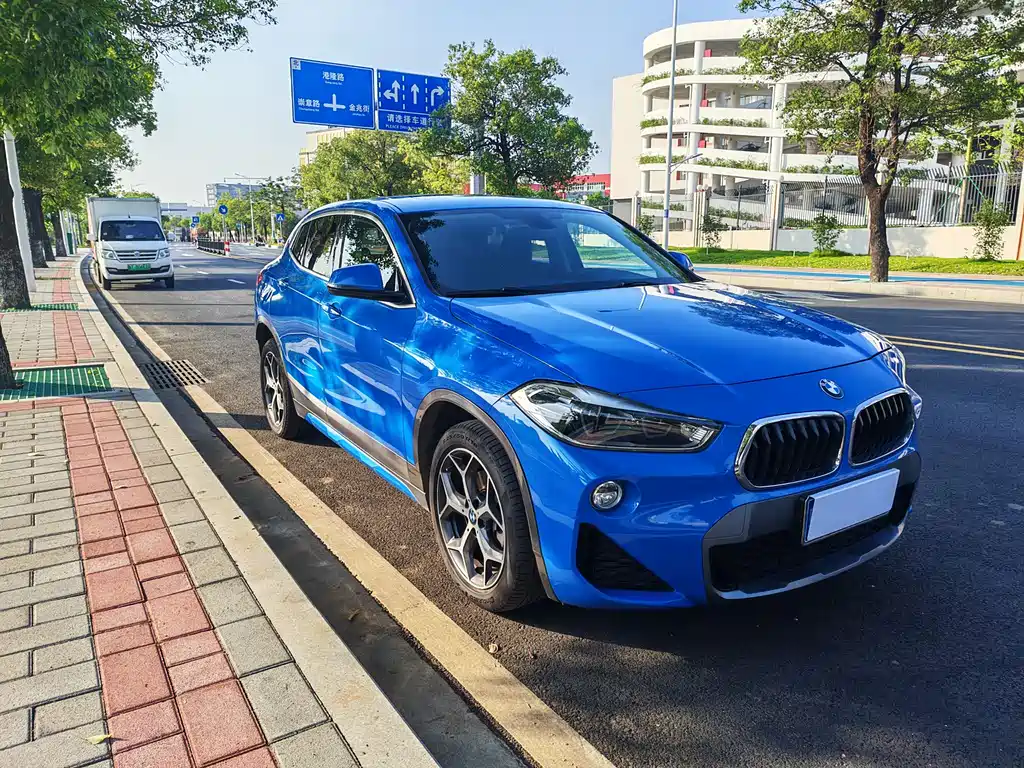 BMW X2