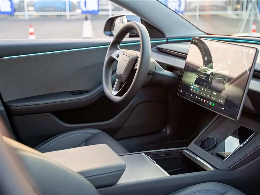 Tesla Model 3 — миниатюра 13