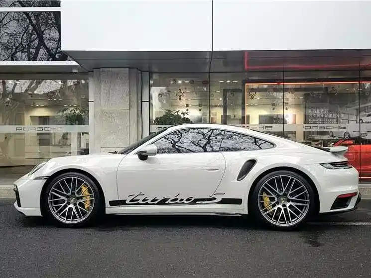 PORSCHE 911