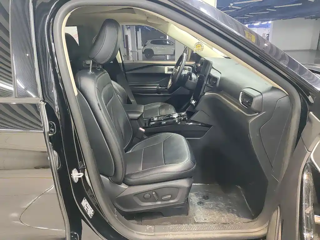 Ford Explorer — миниатюра 10