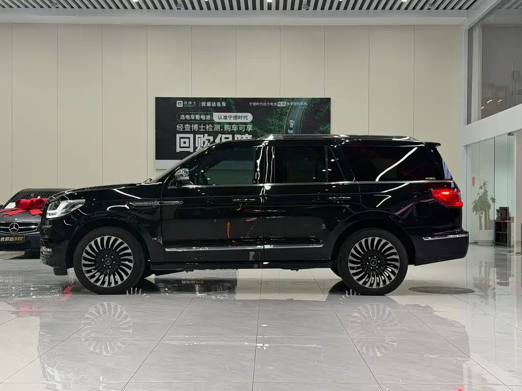 LINCOLN NAVIGATOR