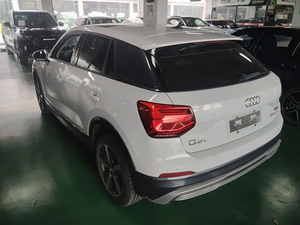 Audi Q2L e-tron — миниатюра 5