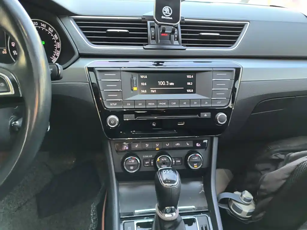 Skoda Superb — миниатюра 13